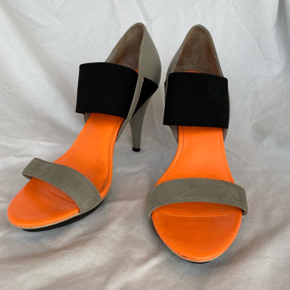 United Nude gray heel